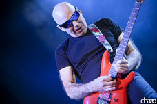 Joe Satriani + Oli Brown en 2013 à Grand Rex (Paris)